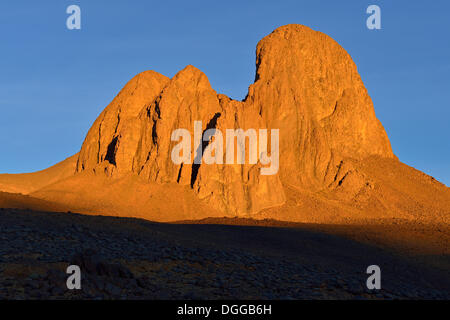 Diatreme, volcanic pipe at Tahat Mountain, landscape of Atakor, Sahara, Atakor, Hoggar Mountains, Tamanrasset Province, Algeria Stock Photo