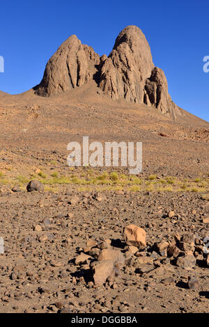 Diatreme, volcanic pipe at Tahat Mountain, landscape of Atakor, Sahara, Atakor, Hoggar Mountains, Tamanrasset Province, Algeria Stock Photo