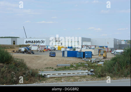 A new Amazon logistics center is being built, a 450m long and 170m wide hall will provide 100,000 square meters of warehouse