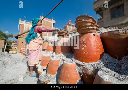 Worker sorting out pottery after the burning process, Kathmandu Valley, Thimi, Kathmandu District, Bagmati Zone, Nepal Stock Photo