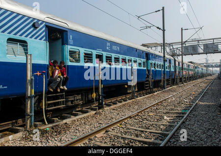 allahabad railway station india alamy similar uttar pilgrims pradesh train