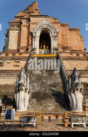 Stupa with dragon statues, temple complex of Wat Chedi Luang, Amphoe Mueang, Chiang Mai, Northern Thailand, Thailand Stock Photo