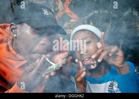 Street children consuming drugs, TIC, in Hillbrow, Johannesburg, South Africa, Africa Stock Photo