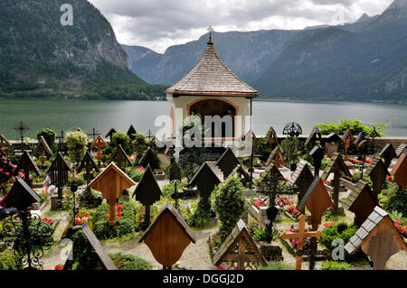 Cemetery in Hallstatt overlooking Hallstaetter See lake and the Alps, UNESCO World Heritage Site, Salzkammergut, Upper Austria Stock Photo