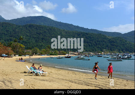 Tourists on Enseada do Abraao beach, Ilha Grande, state of Rio de Janeiro, Brazil, South America Stock Photo