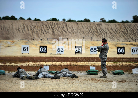 JOINT BASE MCGUIRE-DIX-LAKEHURST, N.J. – Airmen assigned to the 621st Contingency Response Wing, fire at known-distance targets Stock Photo