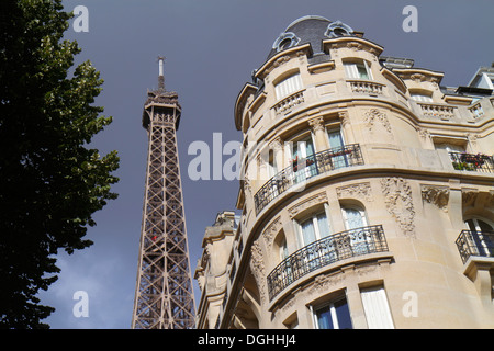 Paris France,7th arrondissement,Avenue de Suffren,Eiffel Tower,Haussman condominium,residential,apartment,apartments,flat,building,France130819135 Stock Photo