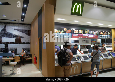 Mc Donald Fast Food restaurant - Carrousel du Louvre - Paris - France Stock  Photo - Alamy