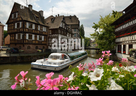 Excursion boat and half-timbered houses on the Ill river, Maison des Tanneurs or 'Gerwerstub' restaurant, right Stock Photo