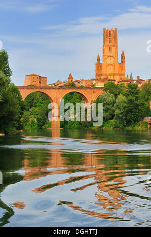 Bridge over the Tarn River, in front of Albi Cathedral, formally the Cathedral of Saint Cecilia, Cathédrale Sainte-Cécile Stock Photo
