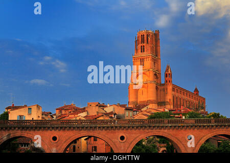 Bridge over the Tarn River, Albi Cathedral, formally the Cathedral of Saint Cecilia, Cathédrale Sainte-Cécile d'Albi Stock Photo