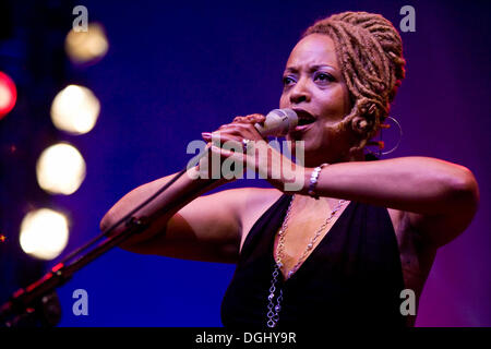 us-jazz-singer-cassandra-