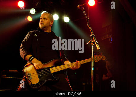 Stevie Rocket, bassist of the German punk band Abwaerts, live in the Schueuer, Lucerne, Switzerland Stock Photo