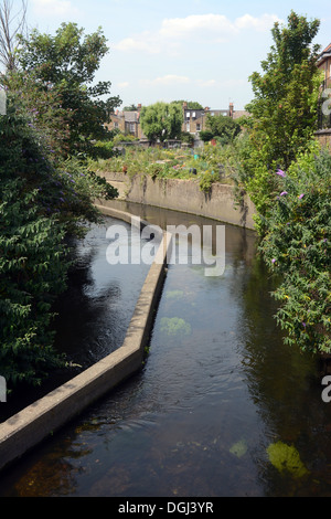 The River Wandle Flows Through Earlsfield Wandsworth South London Stock 