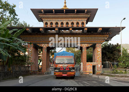 Truck of a Bhutanese transport company crossing the border through the Bhutan Gate, Gate of Bhutan, from Jaigoan, West Bengal Stock Photo