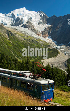 Railcar of the Tramway du Mont-Blanc in front of the Aiguille de Bionnassay summit, Mont Blanc region, Haute-Savoie, France Stock Photo