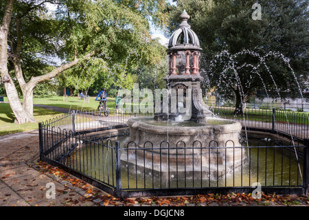 The Ada Lewis fountain at Bridge Gardens, Maidenhead, Berkshire, England, GB, UK. Erected in 1908. Stock Photo
