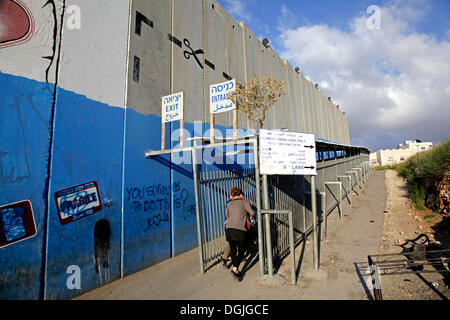 Border checkpoint, Palestinian side, between Bethlehem, West Bank and Jerusalem, Israel, Middle East Stock Photo