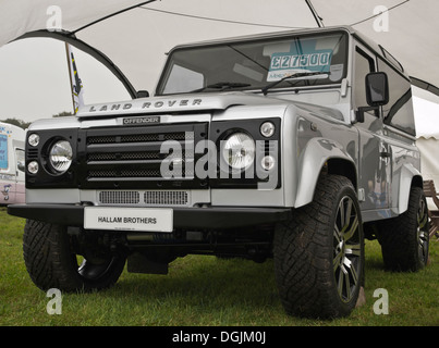 land rover ninety defender for sale with offender badge on the bonnet, hayfield agricultural show Derbyshire Stock Photo