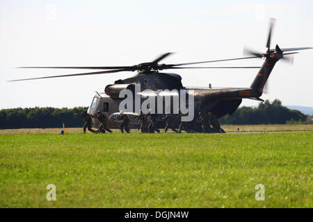 Special Forces attacking after landing with a CH-53 helicopter, a demonstration of Germany's KSK Special Forces, Laupheim Stock Photo