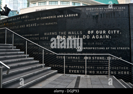 Water feature and wall poem in Spiceal Street near the Bullring Shopping Centre, Birmingham, UK Stock Photo