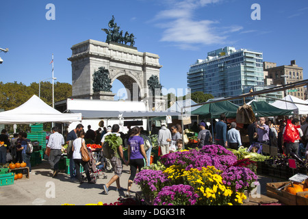 The farnmers market at Grand Army Plaza on the edge of Prospect Park in Brooklyn, NY. Stock Photo