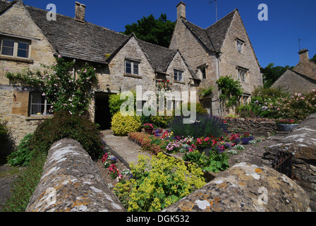 charming Cotswolds cottages in Bibury, United Kingdom Stock Photo