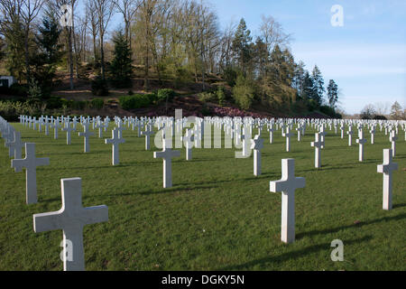 Marble crosses, headstones, at the Aisne-Marne American Cemetery and Memorial, First World War, battle in the forest of Belleau Stock Photo