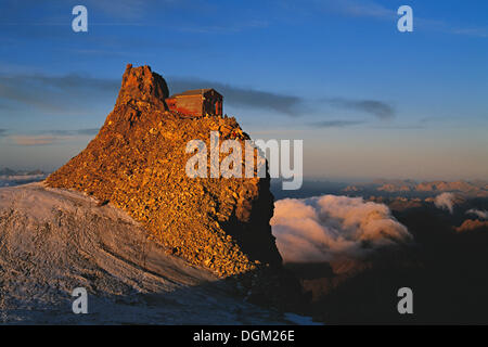 The mountain hut Refuge de l&#39;Aigle, Écrins Nationalpark, Romanche Tal, Hautes Alpes, France Stock Photo