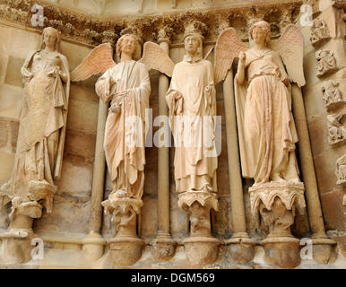 Statues with 'friendly angel' right, left portal, west façade, Cathedral of Notre-Dame, Unesco World Heritage Site, Reims Stock Photo