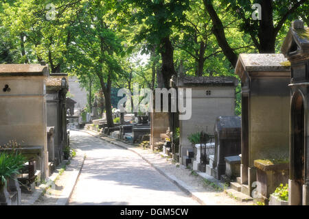 Alley in the Cimetière du Père Lachaise Cemetery, Paris, France, Europe, PublicGround Stock Photo