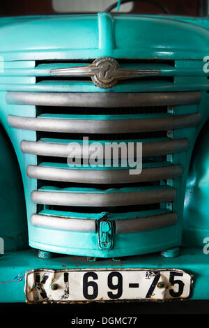 Radiator grill of an old rusty truck Stock Photo - Alamy