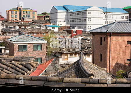 Juxtaposition of old and new architecture in Bukchon Hanok Village, Seoul, Korea Stock Photo
