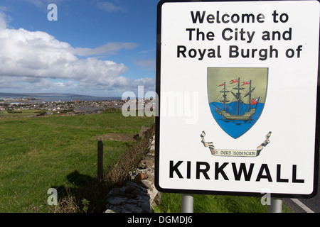 Islands of Orkney, Scotland. Kirkwall town boundary signpost on the A961 road, with Kirkwall in the background. Stock Photo
