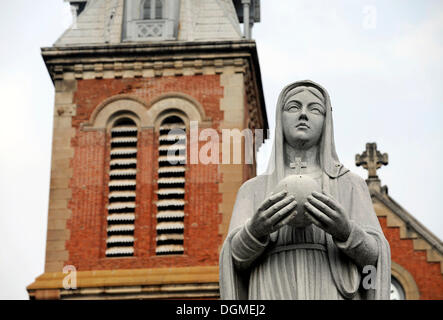 Virgin Mary statue on the square of the Paris Commune in front of the neo-Romanesque Notre Dame Cathedral, Ho Chi Minh City Stock Photo