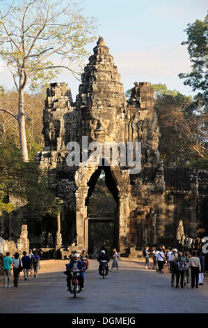 Gopuram, south gate of Angkor Thom with the face of Bodhisattva Lokeshvara carved in stone, Angkor, UNESCO World Heritage Site Stock Photo