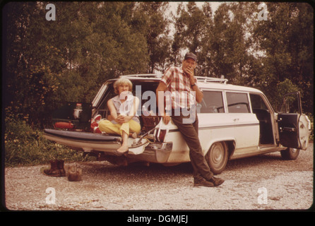 OWL BAYOU ON HIGHWAY 51 BETWEEN LAPLACE AND MANCHAC HUSBAND AND WIFE WAIT WHILE SONS FISH IN THE NEARBY BAYOU 548306 Stock Photo