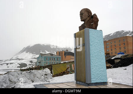 Lenin bust in the wintry Russian mining settlement of Barentsburg, Isfjorden, Spitsbergen, Svalbard, Norway, Europe Stock Photo