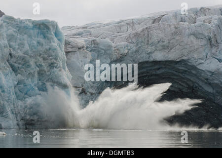 Glacial ice avalanche at the glacial portal of Samarinbreen Glacier, Samarinvågen, Hornsund, Spitsbergen Island Stock Photo