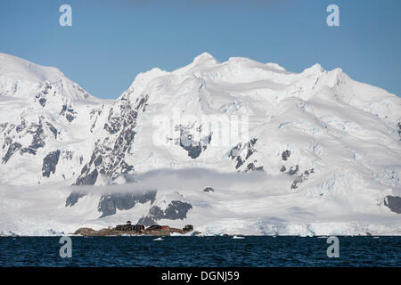 González Videla Antarctic Base, a Chilean research station, Waterboat Point, Paradise Bay, Antarctic Peninsula, Antarctica Stock Photo