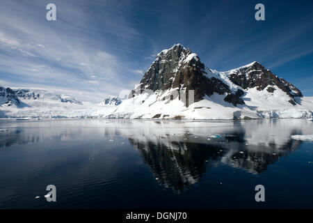 Glaciated mountains in the Lemaire Channel, Antarctic Peninsula, Antarctica Stock Photo