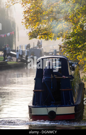 Berkhamsted, Hertfordshire, UK. 24th Oct, 2013. Smoke from canal boats mixes with mist on a crisp Autumn morning, at a lock outside the Rising Sun pub on the Grand Union Canal in Berkhamsted, Hertfordshire, UK. Photo Credit: David Levenson/Alamy Live News Stock Photo