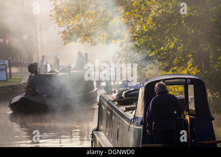 Berkhamsted, Hertfordshire, UK. 24th Oct, 2013. Smoke from canal boats mixes with mist on a crisp Autumn morning, at a lock outside the Rising Sun pub on the Grand Union Canal in Berkhamsted, Hertfordshire, UK. Photo Credit: David Levenson/Alamy Live News Stock Photo