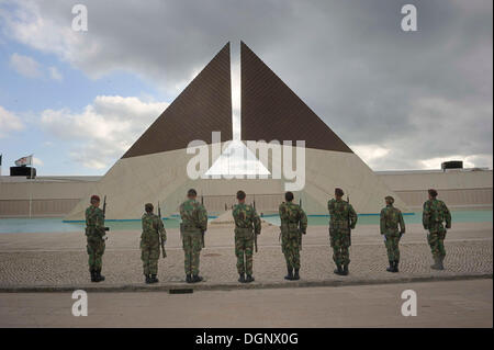 Changing of the guard at the Monumento Nacional aos Combatentes do Ultramar monument, by architect Francisco José Ferreira Stock Photo