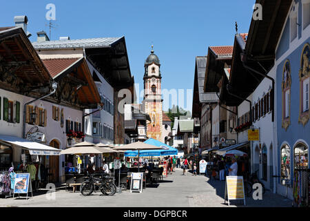 Obermarkt square and the Catholic Parish Church of St. Peter and Paul, Mittenwald, Werdenfelser Land region, Upper Bavaria Stock Photo