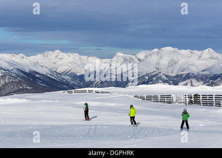 Aineck summit region, Katschberg skiing region in Carinthia, Radstaedter Tauern range in Salzburg State at back, Aineck Stock Photo