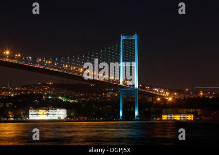 Bosphorus Bridge with the Beylerbeyi Palace, view from Ortaköy, Bosporus, Beylerbeyi, Üsküdar, Istanbul, Istanbul Province Stock Photo