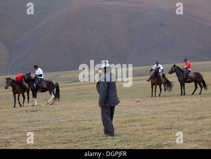 Old Man With Kalpak Hat Giving Instructions During Horse Game, Saralasaz Jailoo Area, Kyrgyzstan Stock Photo