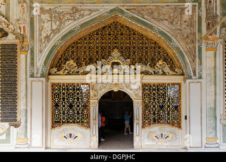 Entrance to the Divan, second courtyard, Topkapi Palace, Topkapı Sarayı, Topkapi-Sarayi, Sultanahmet, Istanbul, European side Stock Photo