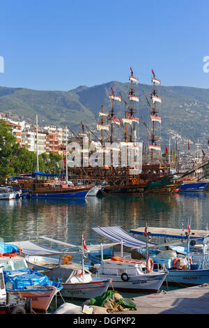 Fishing boats and excursion boats in the harbour, Alanya, Turkish Riviera, Province of Antalya, Mediterranean Region, Turkey Stock Photo